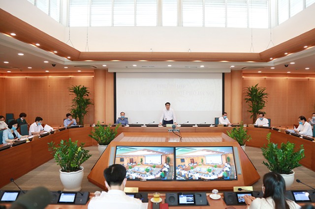 Phó Chủ tịch Phùng Thị Hồng Hà dự họp tập thể UBND Thành phố xem xét 7 nội dung quan trọng